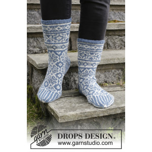 Les combattants du gel par DROPS Design - Patron de chaussettes tricotées Tailles 35-44