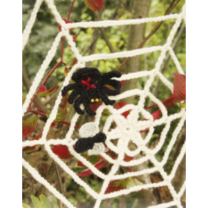 Black Widow by DROPS Design - Patron de Toile d'Araignée au Crochet avec Araignée et Mouche